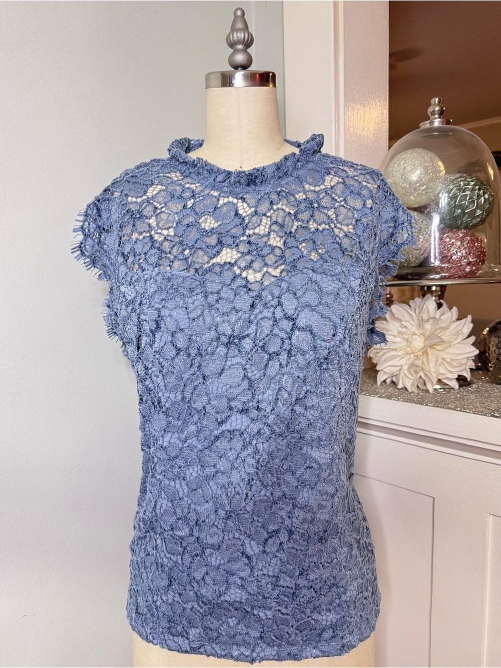 White House Black Market Blue Velour & Lace Short Sleeve Top Size 14 NWT - Picture 3 of 10